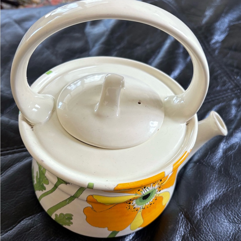 Vintage Metlox Ceramic Teapot with Orange Poppy Design - Picture 2 of 5